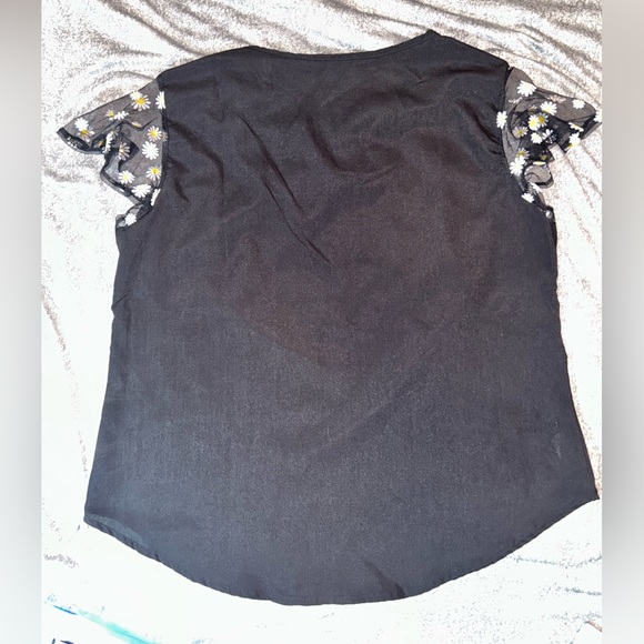 Black Sheer with daisy’s on the sleeves - kids XXL - Picture 3 of 4